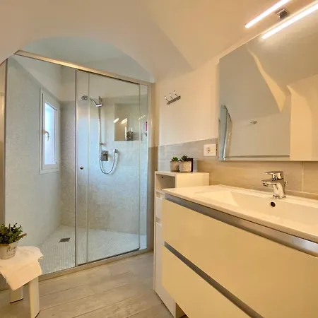Casa Rosa Tre- 45 Quadratmeter Und Parkplatz By Interhome Lägenhet *